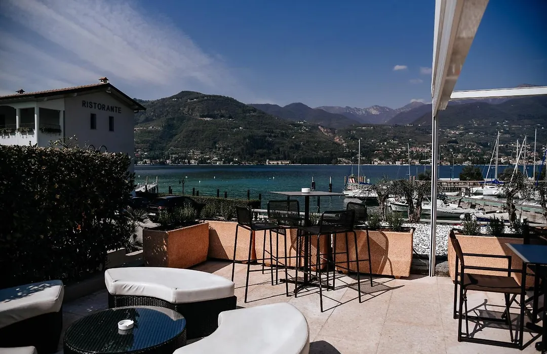 Bella Hotel & Restaurant With Private Dock For Mooring Boats-1